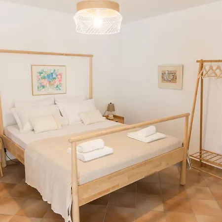 Azalea - Modern Studio With Sea View Galatas  Exterior photo